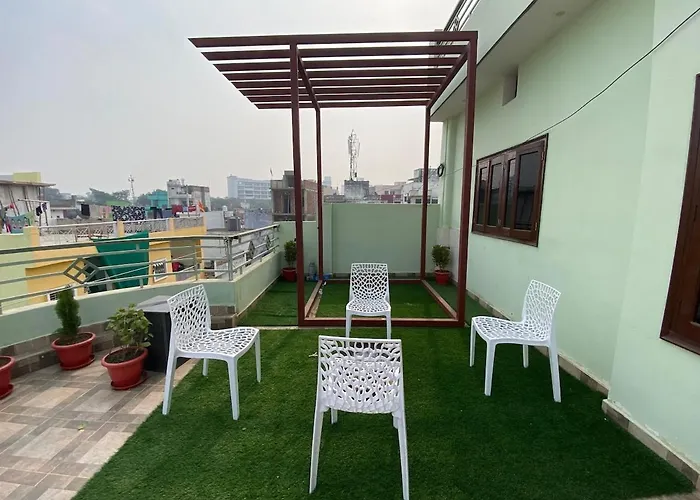 1 Bhk 2 Bed Apartment - Private Floor & Terrace