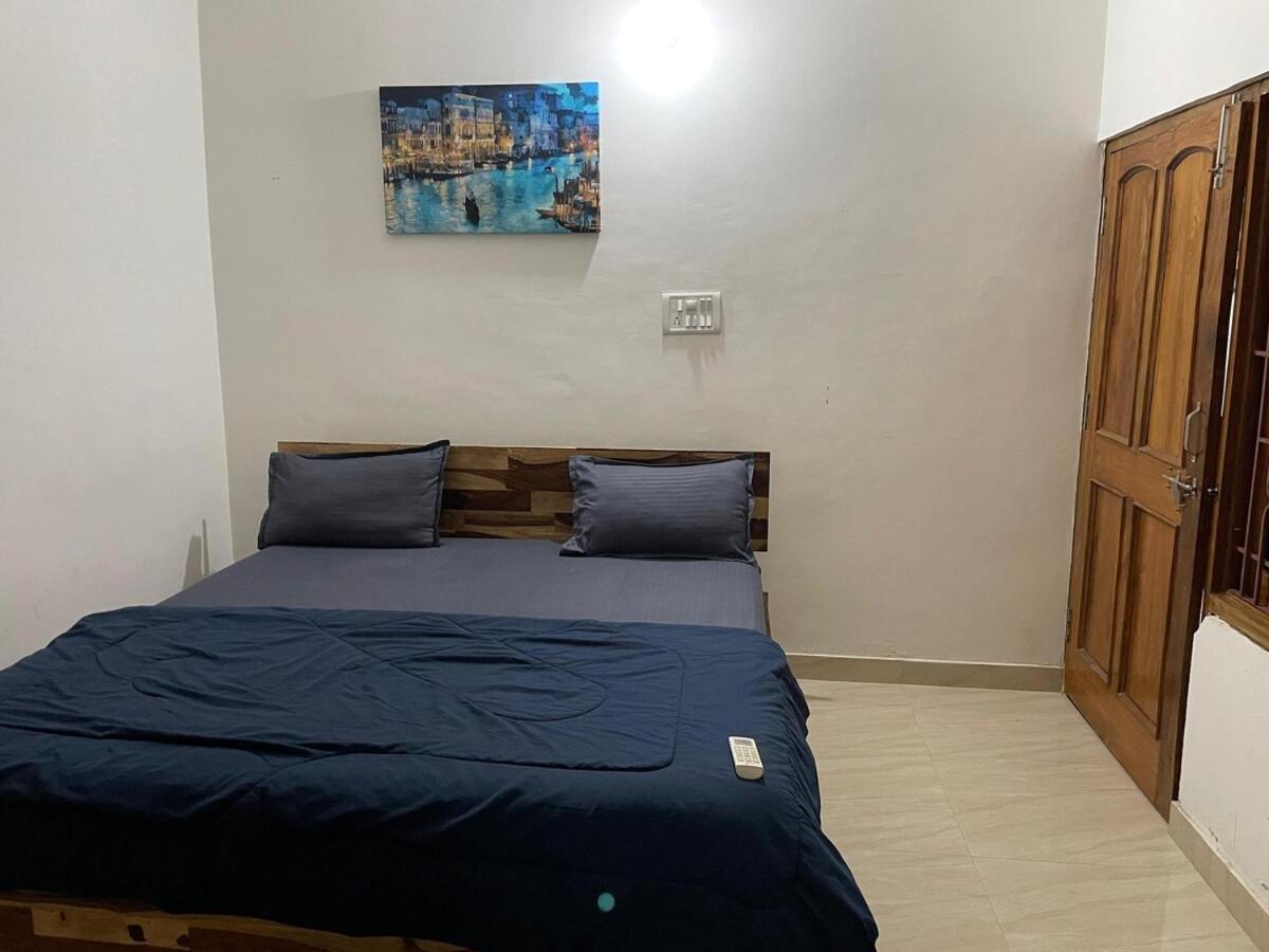 1 Bhk 2 Bed - Private Floor & Terrace *