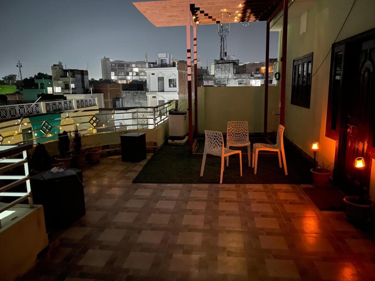1 Bhk 2 Bed - Private Floor & Terrace *
